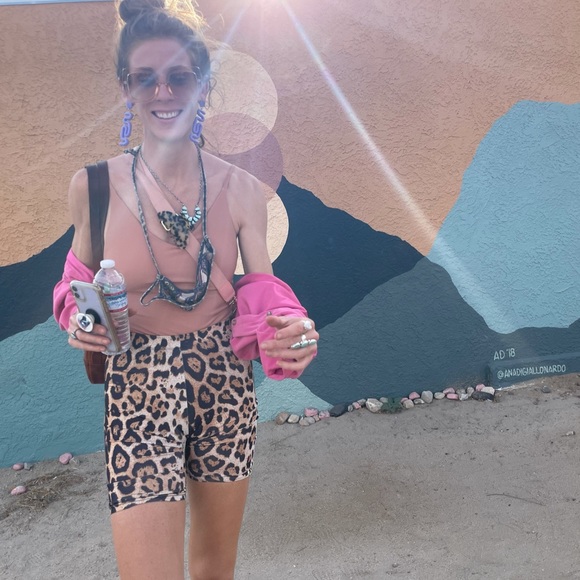 🌼Welcome to Velvet Yucca Vintage🌼 - Picture 5 of 9